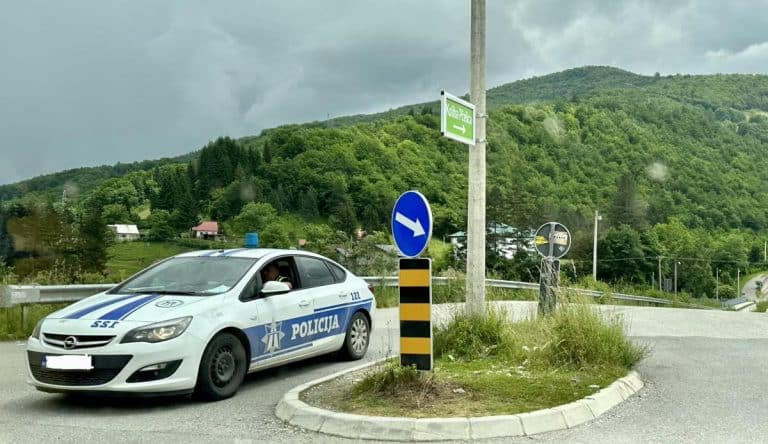 MUŠKARAC IZ CRNE GORE PRETI DEVOJCI OTENJEM I ODVODJENJEM U ALBANIJU: ODREĐENO ZADRŽAVANJE