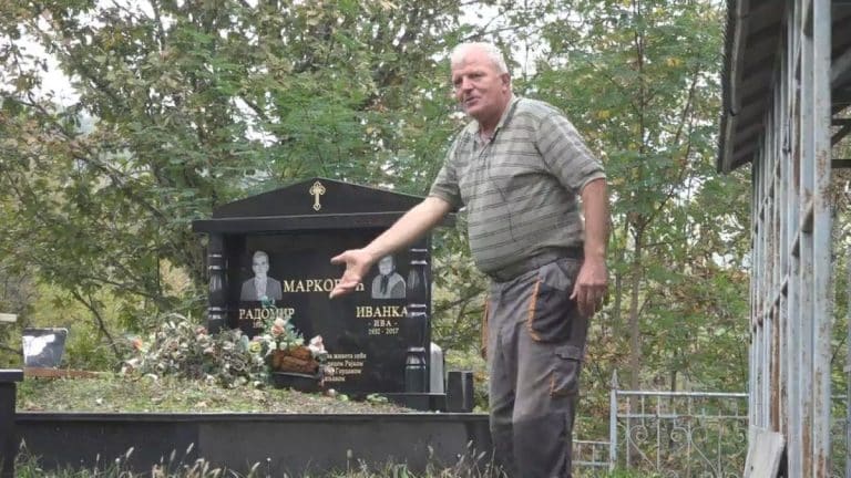 “MOJI RODITELJI SU SAHRANJENI U SRBIJI, A NJIHOV TRUP I GLAVA U BOSNI” – Šok u selu kod Priboja: Poštar prelazi iz JEDNE U DRUGU DRŽAVU čak 4 puta – evo zašto FOTO