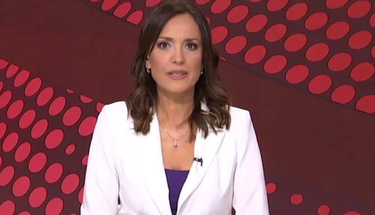 “Ja… Izvinite, kolega, imamo problem…” Voditeljica Dnevnika na RTS-u se zbunila u prenosu uživo i nije mogla najaviti prilog (VIDEO)