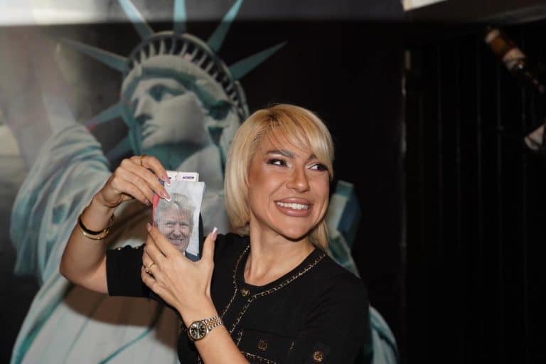 EVO ŠTA JOVANA JEREMIĆ PONESI U AMERIKU! Prikazala sadržaj svog kofera: Kao da kreće u rat! Ovo joj je neophodno za put!
