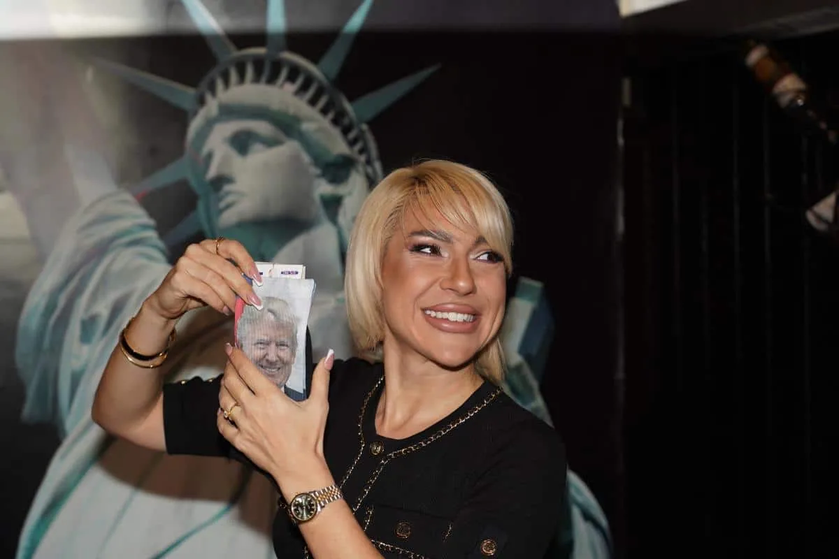 EVO ŠTA JOVANA JEREMIĆ PONESI U AMERIKU! Prikazala sadržaj svog kofera: Kao da kreće u rat! Ovo joj je neophodno za put!
