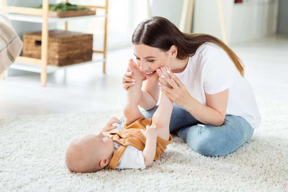 KOLIKE SU CENE ČUVANJA DECE VAN BEOGRADA: Tata iz Kikinde u potrazi za dadiljom šokiran cijenom koju su tražili – razlika i do 400 dinara po satu!