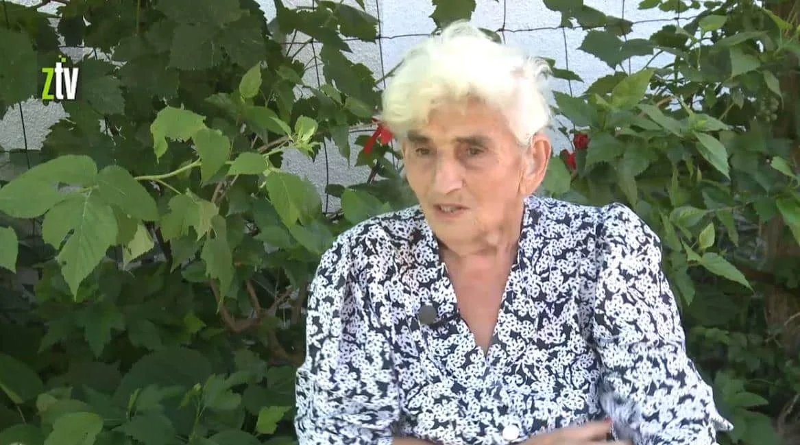 SLAVKI I DALJE NIJE SVEJEDNO KADA SE SMRKNE NAD ZAJEČAROM: Preživjela udar groma, a kada je probudila muža, deo krova pao na krevet! Ovako je spasila dijete (video)