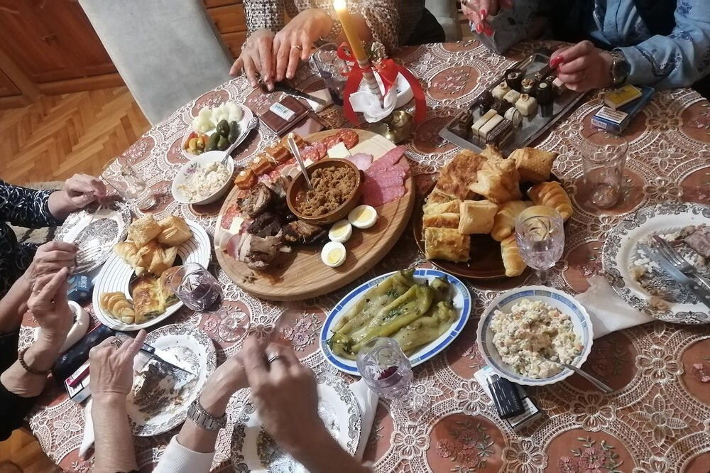 Veganka ateista došla na mrsnu slavu pa nastao haos: S vrata počela da popuje o religiji, domaćini u čudu “Niko je nije ni zvao!”