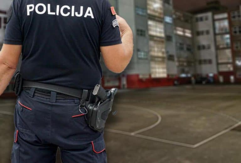Crna GoraCrna GoraPRETUČEN MALOLETNIK U PODGORIČKOJ MAHALI: Krivične prijave podnete protiv dvojice sedamnaestogodišnjaka!ReagujKomentarišiReagujKomentariši