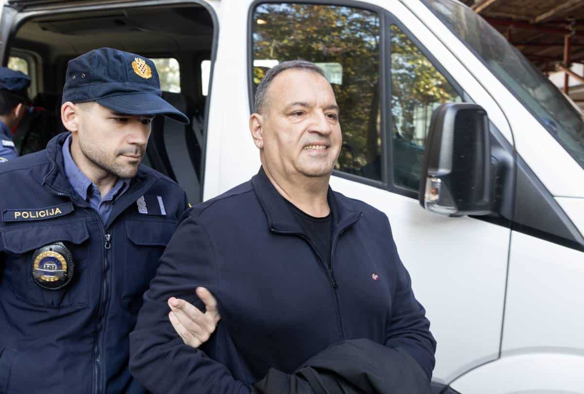 HRVATSKI MINISTAR PUŠTEN NA SLOBODU! “Ovo je sve šok!” Izašao je iz zatvora sa jednim predmetom u rukama