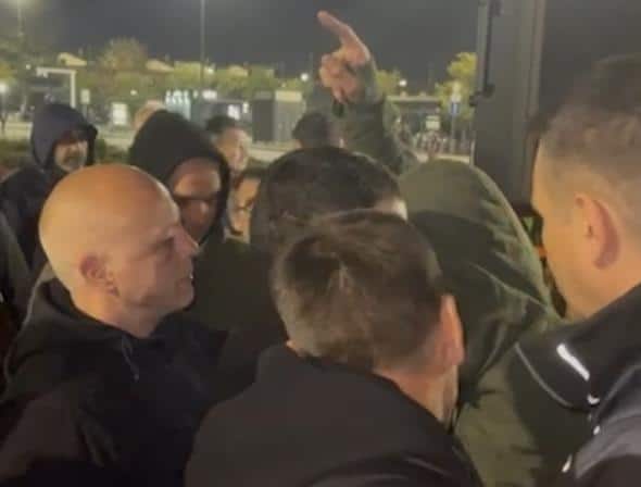 PolitikaPolitikaUČESNIK PROTESTA NAPAO MARINIKU TEPIĆ: Šta ćeš bre ti ovde u prvim redovima! Sklanjaj se bre odavde, dosta ste šetali!186 · Reaguj 82186 · Reaguj 82