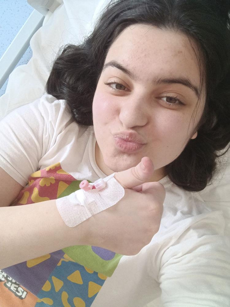 DruštvoDruštvoNisam mogla da stojim na nogama, a lekari su mi govorili da želim da budem u centru pažnje! Sara (19) je počela da ima čudne simptome, a onda je otkrila istinu1 · Reaguj 11 · Reaguj 1
