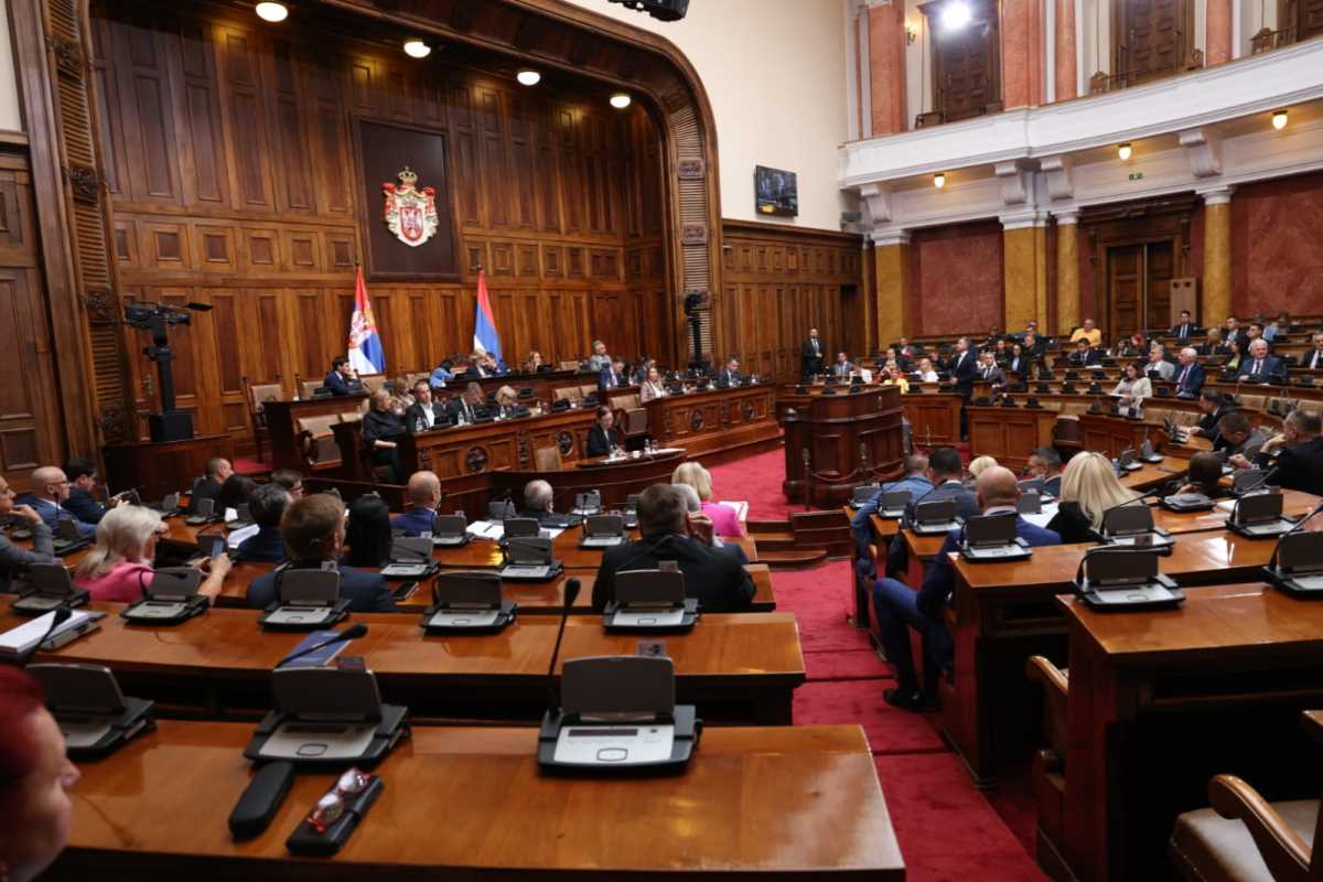 SEDNICA NARODNE SKUPŠTINE POČELA MINUTOM ĆUTANJA: Poslanici danas raspravljaju o predlogu budžeta za 2025. godinu
