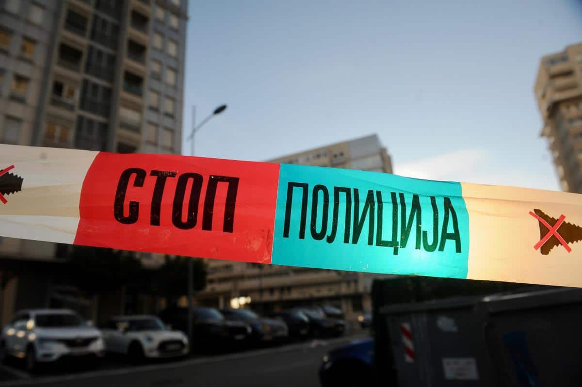 JEZIVA NESREĆA NA VOŽDOVCU! Vozač izgubio kontrolu, zabio se u parkirani auto i NA MESTU OSTAO MRTAV
