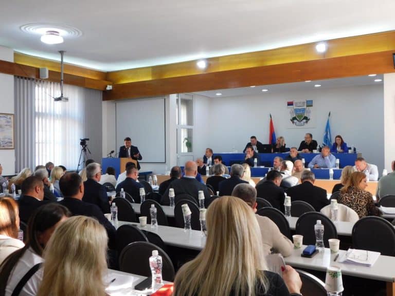 SrbijaSrbijaLOZNICA DOBIJA GRADONAČELNIKA: Sutra zaseda Skupština gradaReagujKomentarišiReagujKomentariši