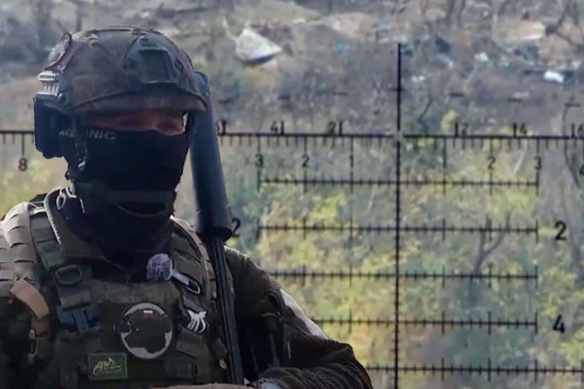 UZNEMIRUJUĆE! SNIMAK KROZ NIŠAN RUSKOG SNAJPERISTE: Strelac imao dva pogotka pravo u glavu!  (VIDEO)