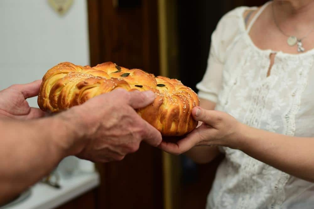 DruštvoDruštvoGordana slavila Mitrovdan kad joj je komšinica uletela na vrata i saopštila vesti od kojih je zanemela: "Ništa je nisam shvatila i razumela, i dalje ne verujem"1 · ReagujKomentariši1 · ReagujKomentariši