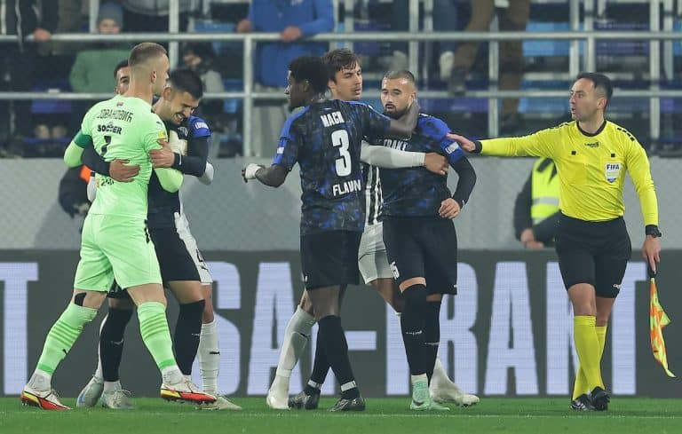 FudbalFudbalPOGLEDAJTE TUČU NA MEČU TSC – PARTIZAN: Đakovac prišao Jovanoviću i nešto mu dobacio, a onda je usledio haos…1 · ReagujKomentariši1 · ReagujKomentariši