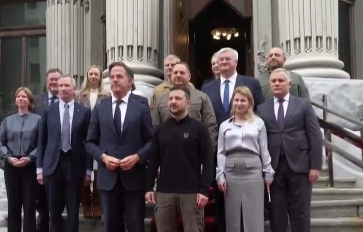 PlanetaPlaneta"GRLITE PUTINA VEĆ 20 GODINA"! Zelenski oštro kritikovao saveznike: Ukrajini je potrebno oružje, a ne podrška u pregovorima s Rusijom6 · Reaguj 266 · Reaguj 26
