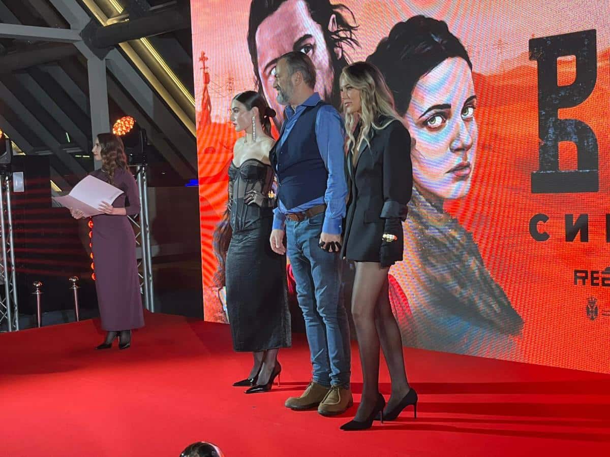 Sergej Trifunović sa suprugom na premijeri filma: Nakon skandala pojavili se na crvenom tepihu, a o jednom detalju svi pričaju