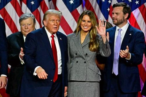 Pop kulturaPop kultura"Nije želela da bude tamo" Otkriveno šta se krije iza lažnog osmeha Melanije Tramp u izbornoj noći: Stručnjak za govor tela detaljno objasnio1 · ReagujKomentariši1 · ReagujKomentariši