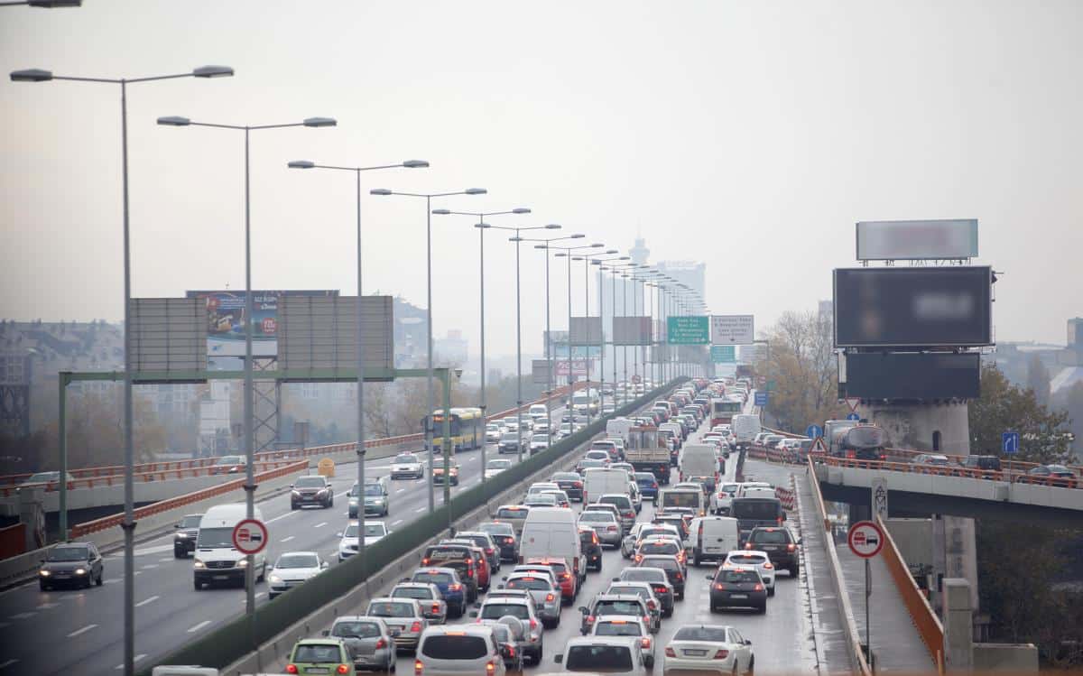 VOZAČI, OPREZ! I RHMZ i AMSS poslali upozorenje: Zbog niskih temperatura na putevima vreba ova opasnost! Ovo su saveti za sve
