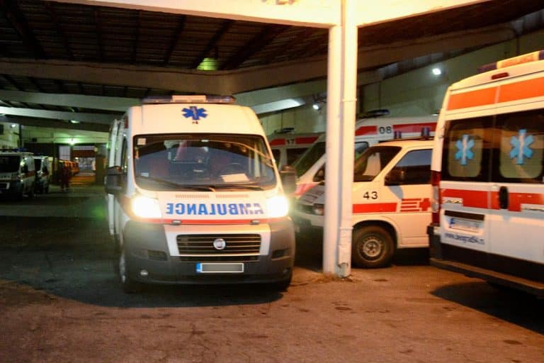 HronikaHronikaSAOBRAĆAJKA NA VOŽDOVCU, TRAMVAJI STOJE, STVARA SE GUŽVA: Hitna pomoć i policija su na terenu, toku je uviđajReagujKomentarišiReagujKomentariši