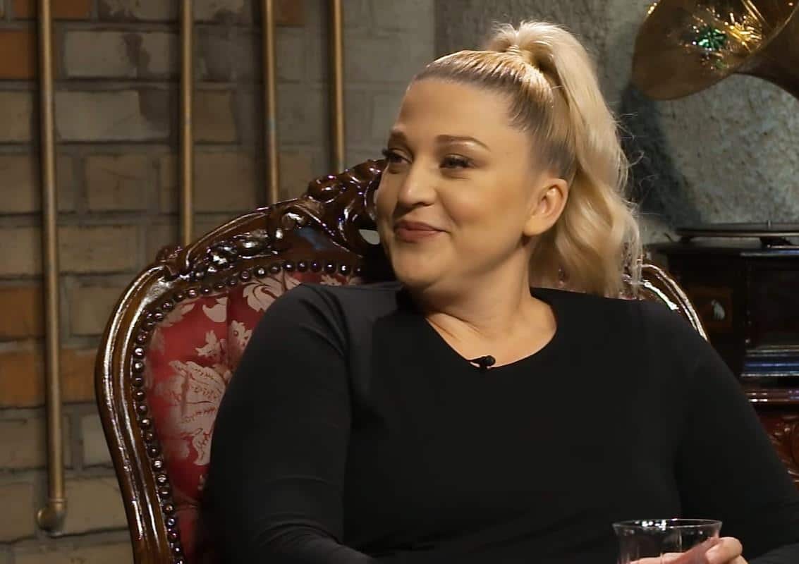 VODITELJKA SVE ZAPREPASTILA IZJAVOM! Sve se desilo u emisiji uživo: “Batina je iz raja izašla, treba… “