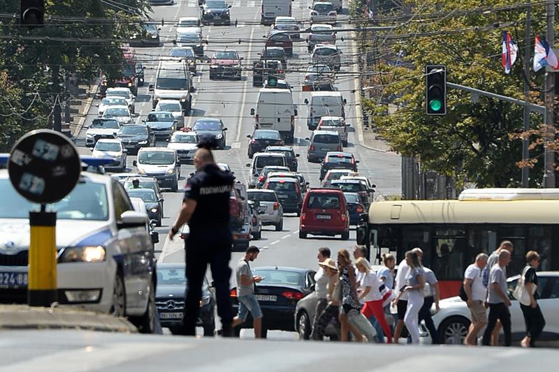 BeogradBeogradPETAK UZIMA DANAK, POČEO ŠPIC U BEOGRADU: Zakrčeni mostovi i centar, automobili mile u dugim kolonama, gužve i na izlazima iz grada – evo gde je najkritičnijeReagujKomentarišiReagujKomentariši