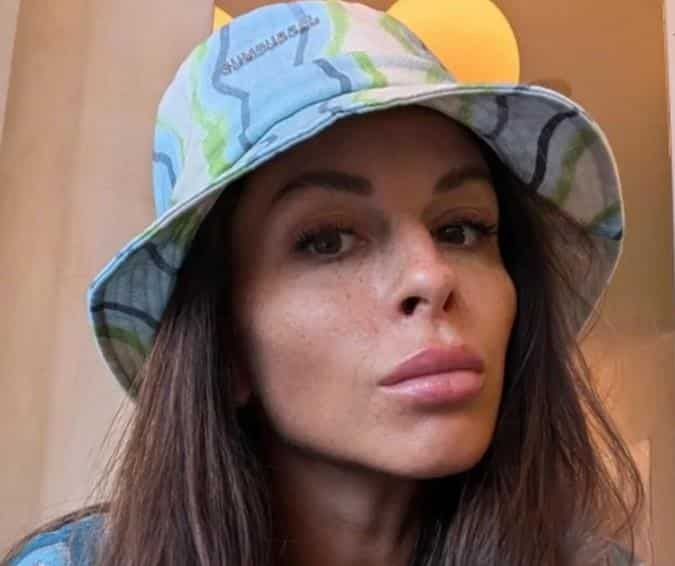 NAŠA VODITELJKA UPOZNALA OCA SA 20 GODINA! Odrasla samo sa majkom, on imao DRUGU PORODICU, a evo u kakvim je odnosima s POLUSESTROM