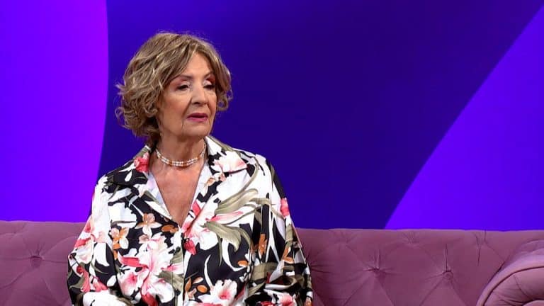 StarsStars"BOJIM SE DA ME NE POKOPAJU POPUT SKITNICE" Naša pevačica ima tri penzije a skuplja novac za sopstvenu sahranu: Štedim jer ne znam kad ću da umremReaguj 1Reaguj 1