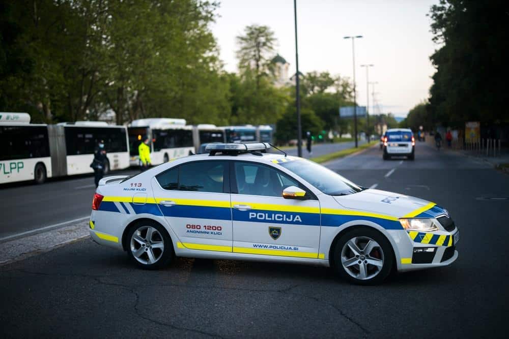 PlanetaPlanetaMRTVA BEBA NAĐENA NA OTPADU! Užas u Ljubljani, policija blokirala kraj2 · ReagujKomentariši2 · ReagujKomentariši