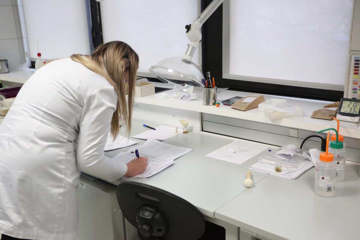 SNAJA I SVEKRVA IZ IVANJICE POTUKLE SE U LABORATORIJI, HAOS NAPRAVILE! Otišli da utvrde očinstvo, otimale se o kovertu s rezultatima, svi još pamte ovaj slučaj!