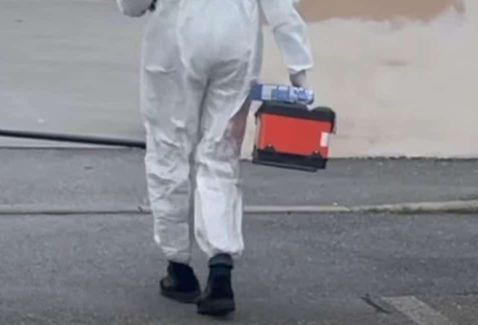 PRODAVAC BRUTALNO UBIJEN! Iskrvario na stepenicama ispred stana! Mafijaški sin (16) nožem iskasapio komšiju zbog ŠAMARA! (VIDEO)
