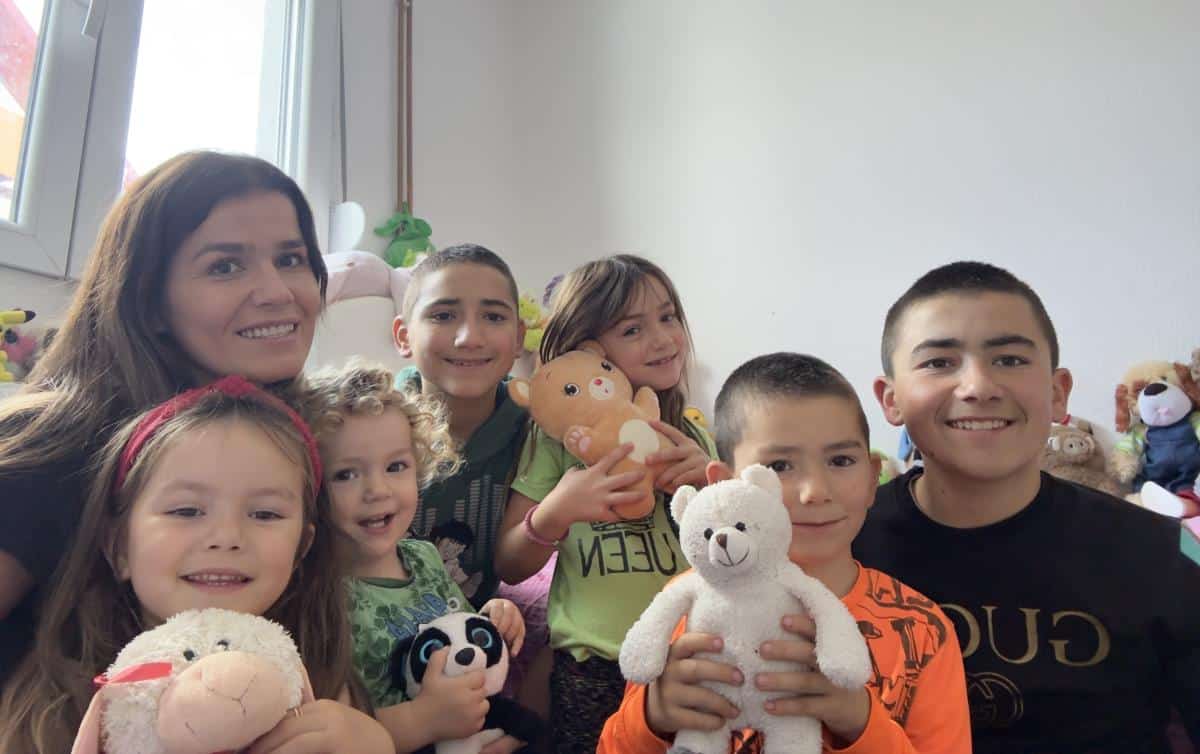 OVAKO SE POŠTUJU TRADICIJA I OBIČAJI! Tamara je majka sedmoro dece, a ovo je najlepša slika iz doma porodice Garović na materice! Žena zmaj hit na mrežama FOTO