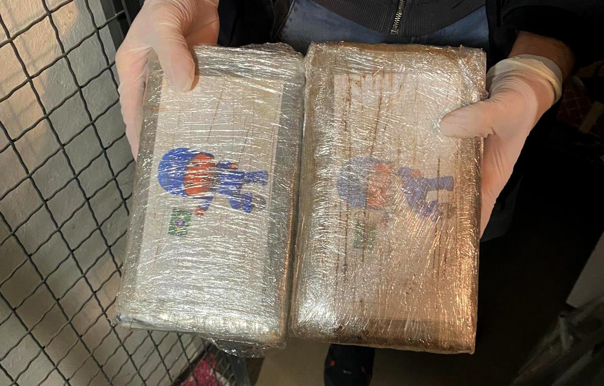 U PODRUMU I STANU ČUVALI DVA I PO KILOGRAMA KOKAINA: Tužilaštvo traži pritvor, na saslušanju se branili ćutanjem