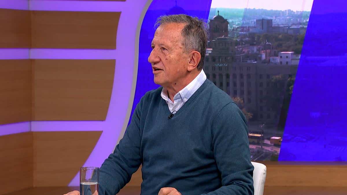 “IZ BESNIH AUTOMOBILA MI KAŽU DA SAM SELJAK, A ONDA SEDNEM U JAGUARA” Žika Nikolić vozi ovu besnu mašinu, kad on prođe ulicom svi se okreću!