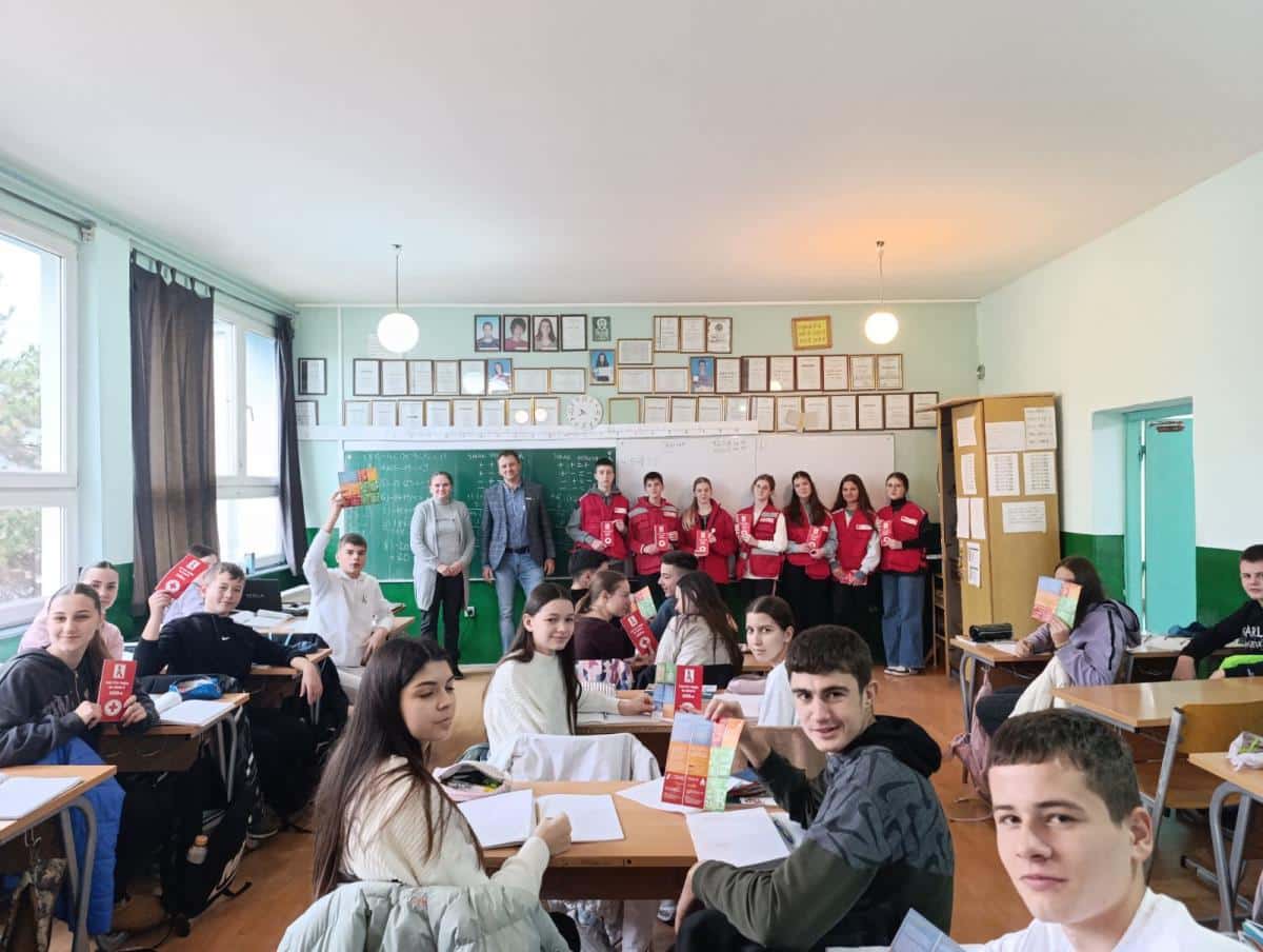 OBELEŽEN SVETSKI DAN PROTIV SIDE: U osnovnim i Srednjoj školi „Sveti Trifun“ u Aleksandrovcu