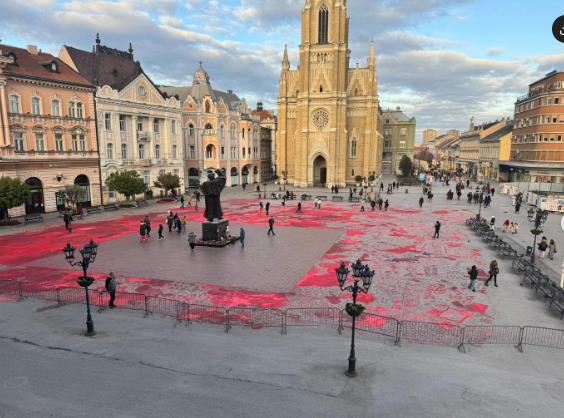 OGLASILO SE JKP “GRADSKA ČISTOĆA” U NOVOM SADU: Organizatori protesta brutalno su napali radnike JKP “Čistoća” u centru grada koji su čistili od farbe i grafita