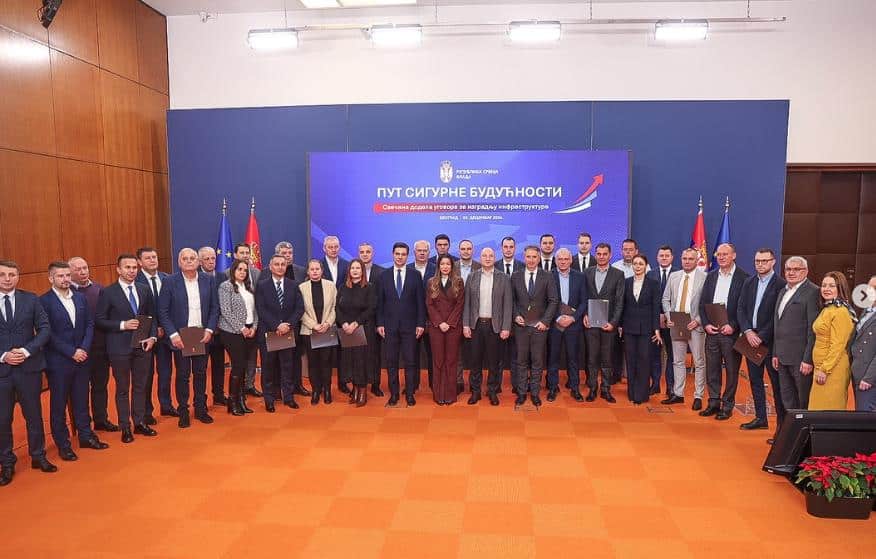 “PUT SIGURNE BUDUĆNOSTI: SVEČANA DODELA UGOVORA ZA IZGRADNJU INFRASTRUKTURE” Gradonačelnik Novog Sada Đurić: Nastavljamo da radimo!