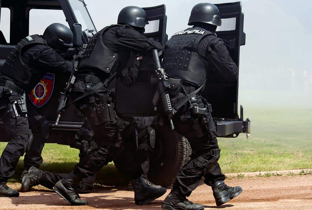 VELIKA AKCIJA SRPSKE I NEMAČKE POLICIJE – UHAPŠENO 10 SRBA! Po jasno razrađenoj šemi 2 godine harali širom Evrope, sumnjiče se za teške kriminalne radnje!