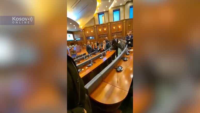 “OVO JE PRAVA SLIKA KURTIJEVOG REŽIMA” Poslanik Srpske liste nakon incidenta u skupštini tzv. Kosova: Sa nama je bila trudnica koju su žestoko vređali (VIDEO)