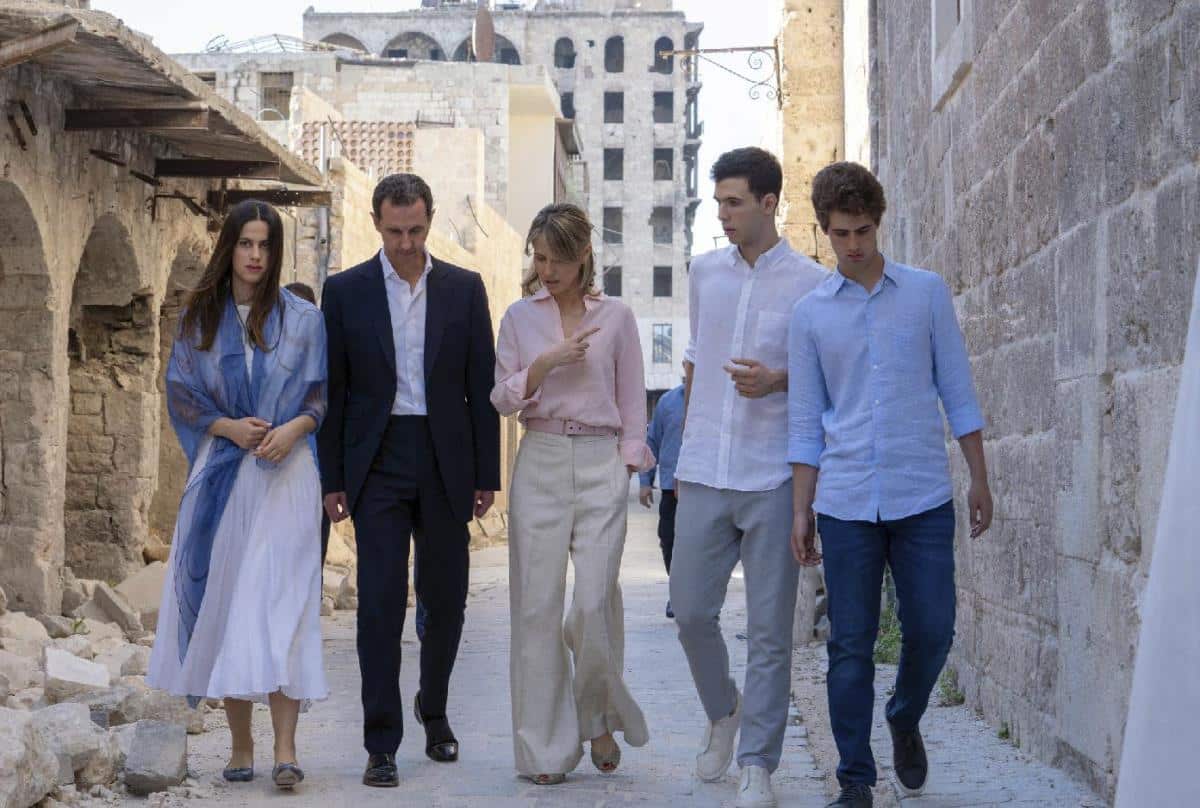 OVO SU ASADOVI ŽENA I DECA: Asma mu rodila troje, ćerku i dva sina, Bašarov prvenac, nesuđeni naslednik i matematičar pre 3 dana doktorirao u Moskvi (foto)