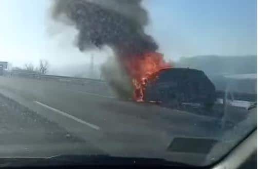 GORI AUTO KOD BUBANJ POTOKA, NA PUTU ZA SUBOTICU PREVRNUTA CISTERNA: Preprečila se preko druma, sudari kod Kragujevca, Temerina i Sombora (foto)