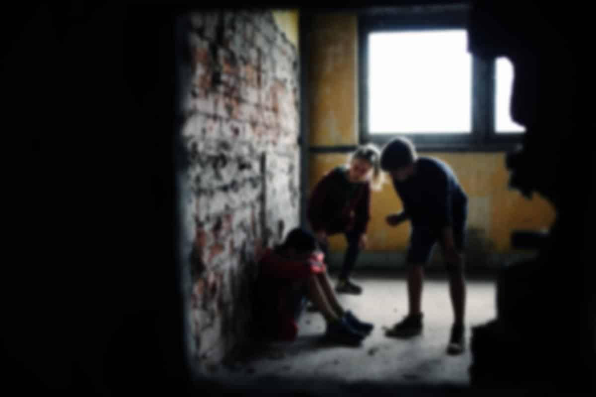 DEČAKU (15) SLOMIO NOS ZBOG DEVOJKE?! Detalji napada u Smederevskoj Palanci: Više javno tužilaštvo zatražilo pritvor za maloletnog nasilnika (17)!