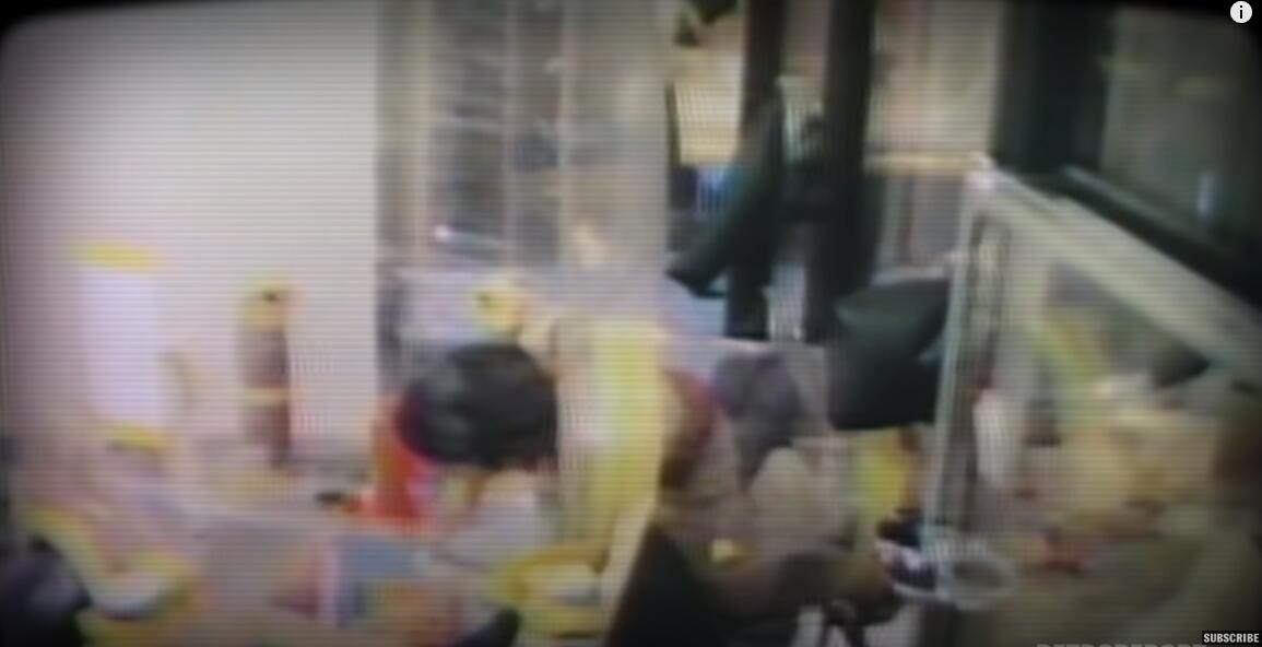 Živeo je zatvoren u plastičnom balonu: Filipa po rođenju otrgli iz majčinog zagrljala, nije smela da ga pomiluje, a onda ga zla kob dotukla