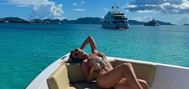 IVANA NIKOLIĆ POKAZALA VRELO TELO! Pevačica leopard bikinijem jedva pokrila grudi, a tek da vidite kako se usnimila: Od ovih kadrova zastaje dah!