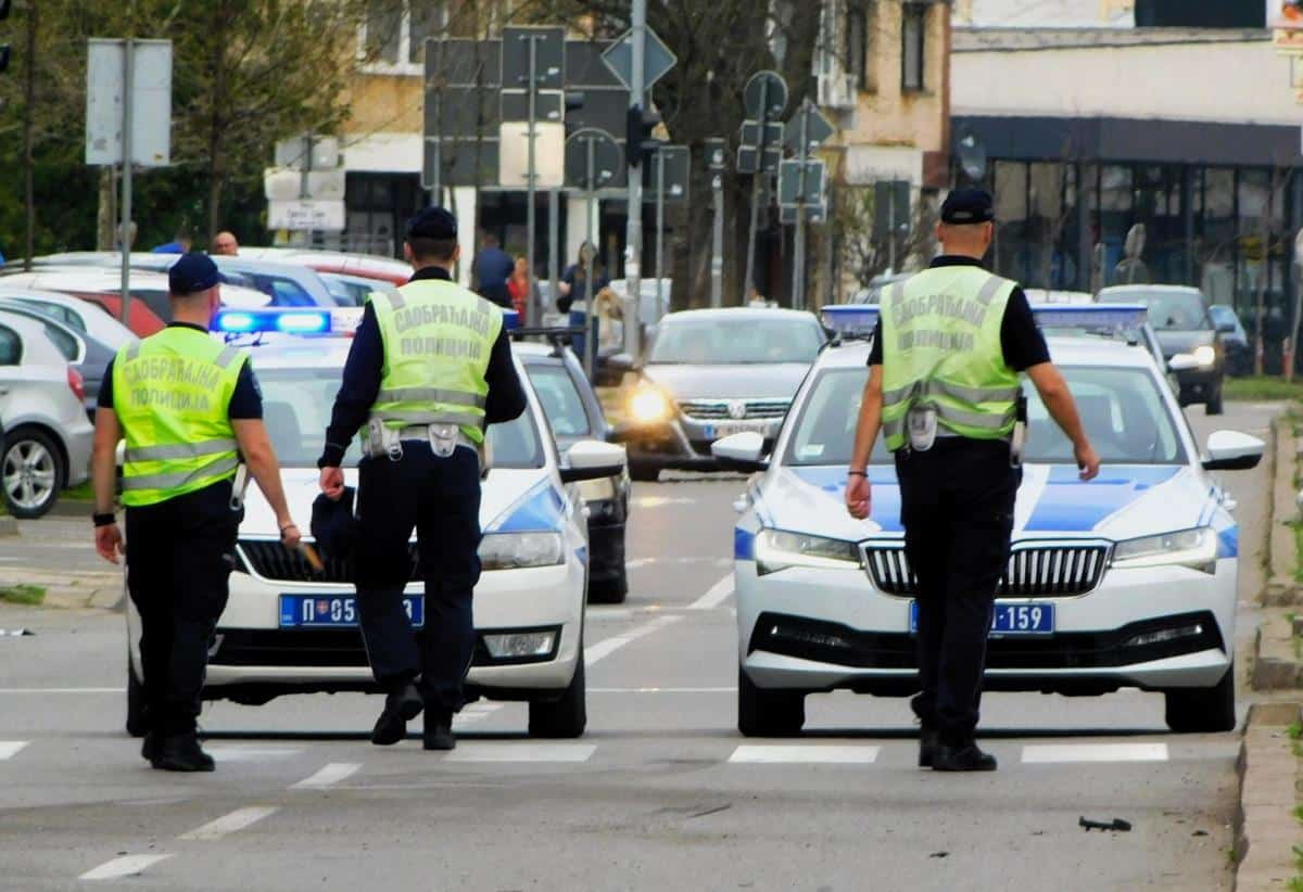 NAORUŽAJTE SE STRPLJENJEM! Gastarbajteri pred praznike nagrnuli u ovaj srpski grad – potpuni saobraćajni haos! I vozači prolaznici ga okupirali