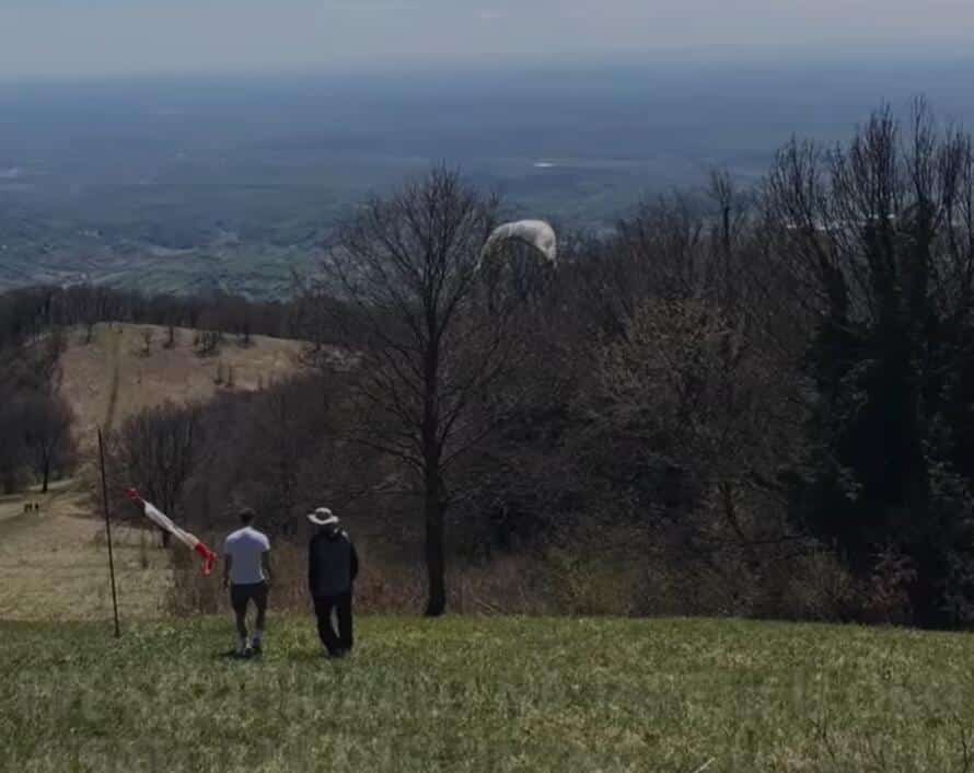 TEŠKA NESREĆA KOD UČKE: Srušio se paraglajder, pilot hitno prevezen u bolnicu!