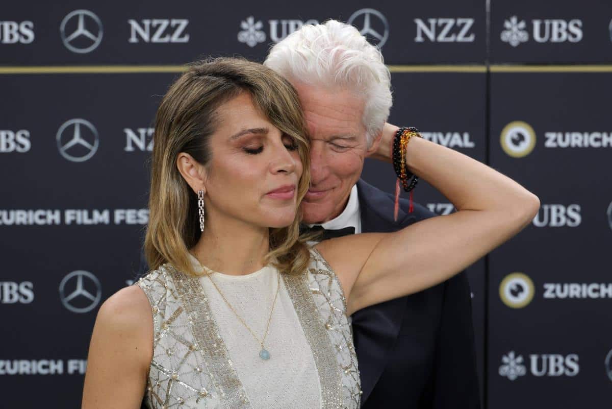 “Kada smo se upoznali nije znala ko sam”: Zvezda filmova “Zgodna žena” i “Odbegla mlada” obelodanio da ga je sadašnja supruga pomešala sa drugim glumcem