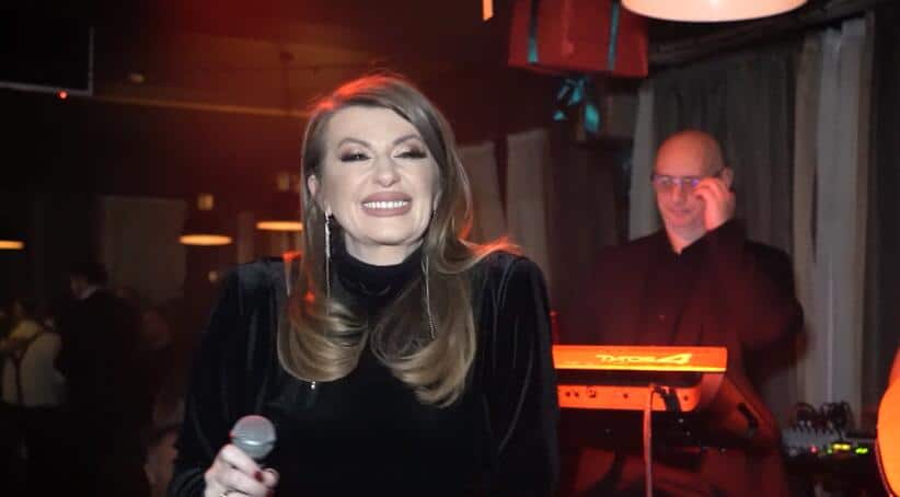 VIKI PROSLAVILA 50. ROĐENDAN! Na žurku došli porodica, prijatelji, ali i ovaj poznati pevač (VIDEO)