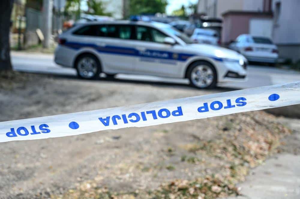 RODITELJI ZAKOPANIH BEBA ČITAJU BIBLIJU I MOLE SE: Meštani tvrde da znaju strašne detalje, otkriveno je i odakle su