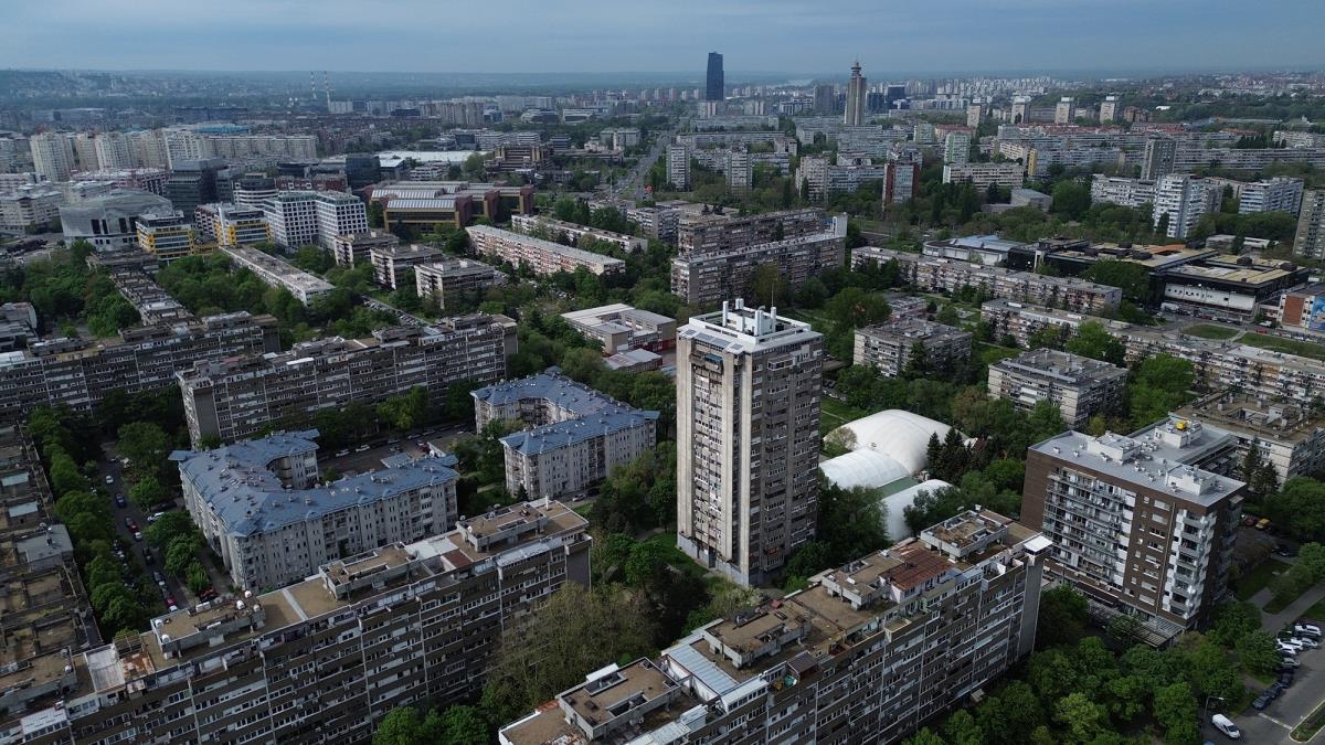 ŠOK U ZGRADI U SRBIJI, UPRAVNIK TRAŽIO OD STANARA PO 200 EVRA: Namenjeno za popravku lifta, pa usledilo nešto NEVIĐENO! Zbog obaveštenja ih oblio znoj (FOTO)