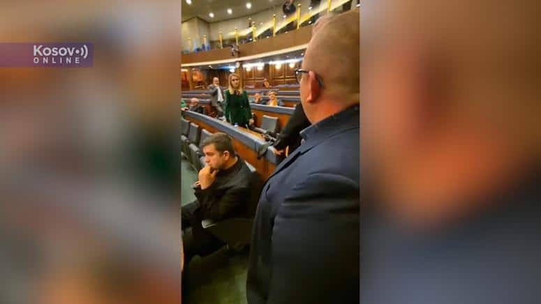 ISKORISTILI PAUZU: Poslanici Srpske liste uspeli da se potpišu u Skupštini tzv. Kosova i osiguraju mandate